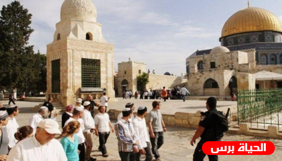 عشرات المستوطنين يقتحمون الاقصى