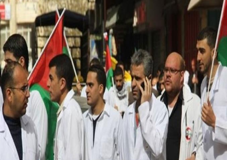 نقابة الأطباء توقف كافة الإجراءات الاحتجاجية
