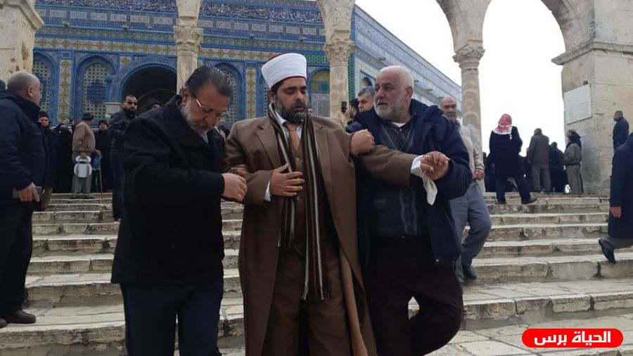 الحكومة تطالب بتحرك عربي ودولي لوقف اعتداءات الاحتلال بحق الاقصى