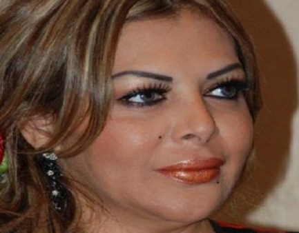 فلة ترتدي الحجاب وتؤذن باللهجة الجزائرية