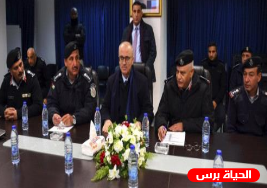 الحمد الله يتفقد غرفة العمليات المركزية للدفاع المدني