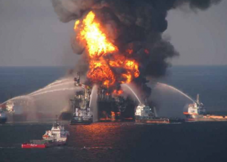 مقتل 21 شخصاً بتسريب نفط في المكسيك