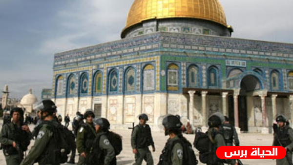 موظفي سلطة آثار الاحتلال تقتحم الأقصى