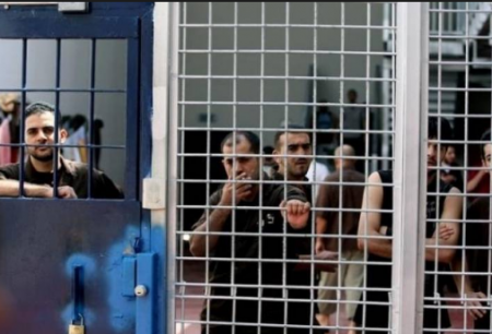 اسرى عوفر يرجعون وجبات الطعام 