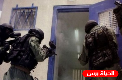 الاحتلال يعتدي على أسرى من عائلة شكارنة