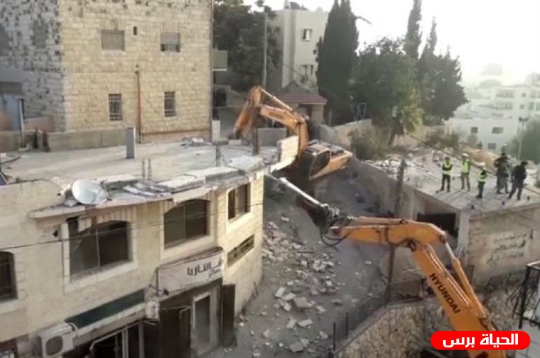 الاحتلال يهدم بناية سكنية و3 مخازن ومتجرا في القدس