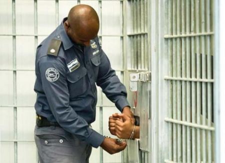 الأسرى ينفذون احتجاجات في سجن عوفر