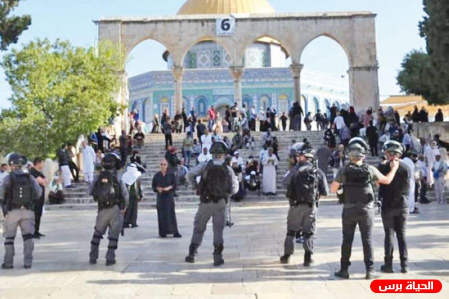 مستوطنون يقتحمون الأقصى بحماية من شرطة الاحتلال