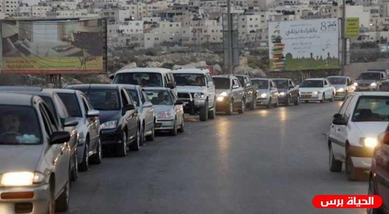 الاحتلال يحتجز مئات المركبات قرب قرية قلنديا شمال القدس