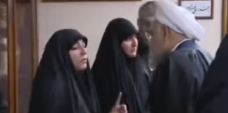 روحاني يجيب زينب قاسم سليماني عن سؤالها