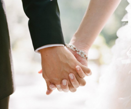 صور إمام مسجد يكتشف أن زوجته رجلاً !!