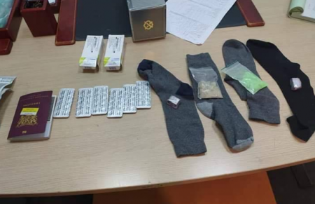 مصر: اعتقال مسافر هولندي ضبط بحوزته مخدرات