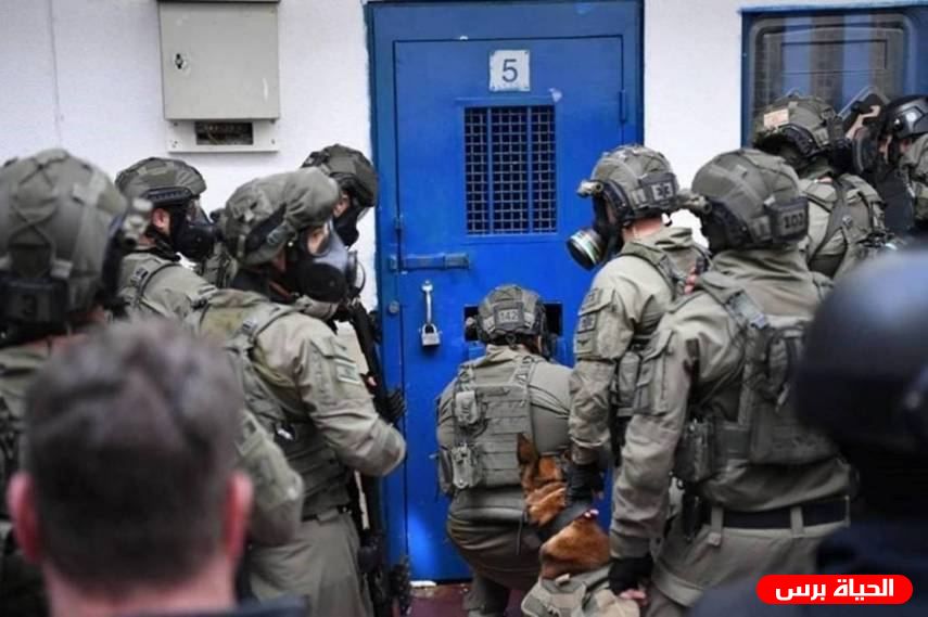 إدارة سجون الاحتلال تواصل عزل 6 أسرى من الهيئة التنظيمية