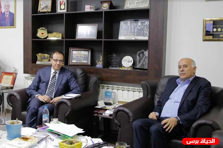 الرجوب يطلع السفير المصري على آخر المستجدات السياسية