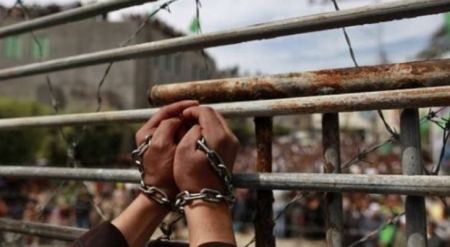 الاحتلال ينقل 34 طفلا أسيرا من "عوفر" إلى "الدامون" دون ممثليهم