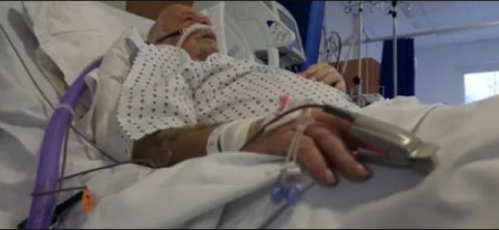 مصاب كورونا يطلب رؤية زوجته قبل وفاته بلحظات لهذا السبب