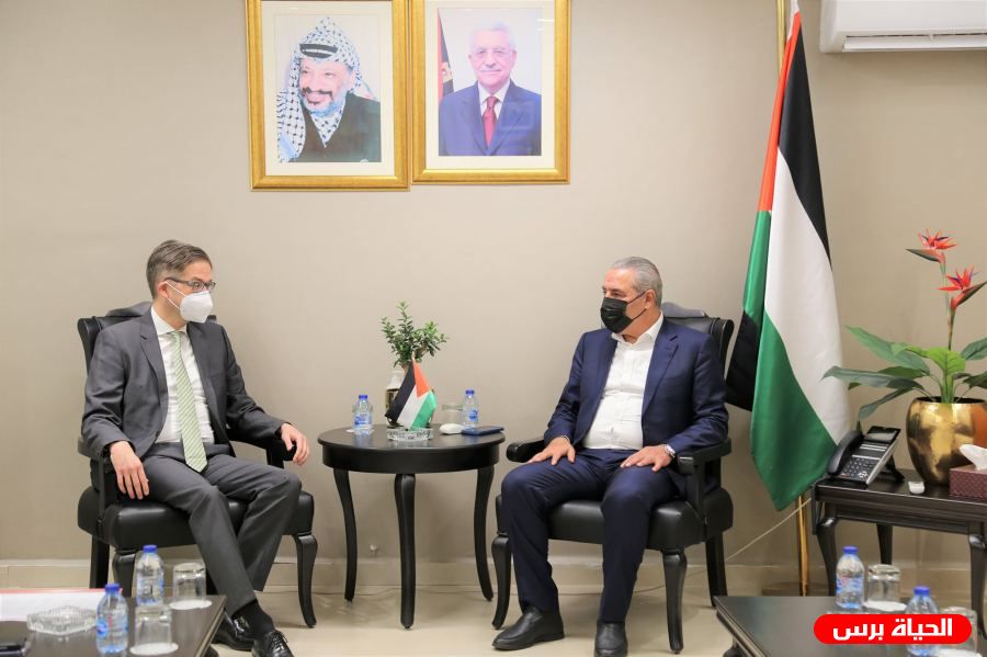 الوزير الشيخ يطلع رئيس ممثلية ألمانيا على آخر التطورات السياسية