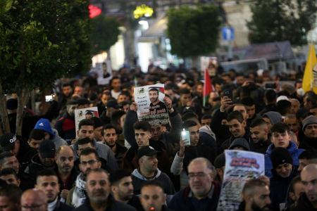 فعاليات جنين تنظم وقفة اسناد مع الأسير المريض ناصر أبو حميد