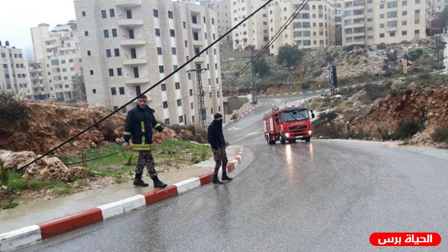 الدفاع المدني يتعامل مع عشرات الحوادث في عدة محافظات نتيجة المنخفض الجوي