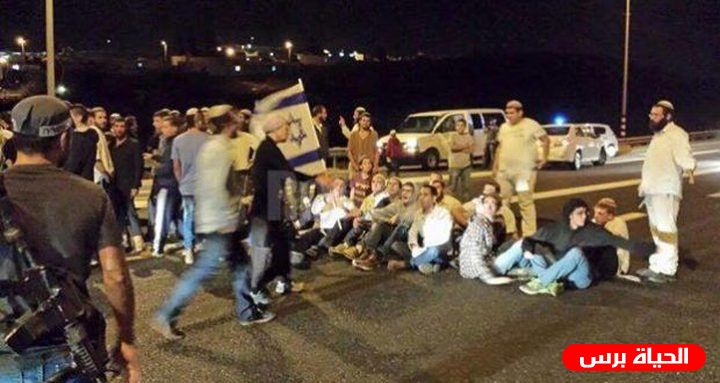 مئات المستوطنين يعربدون في شوارع الضفة ويغلقون عددا من الطرق