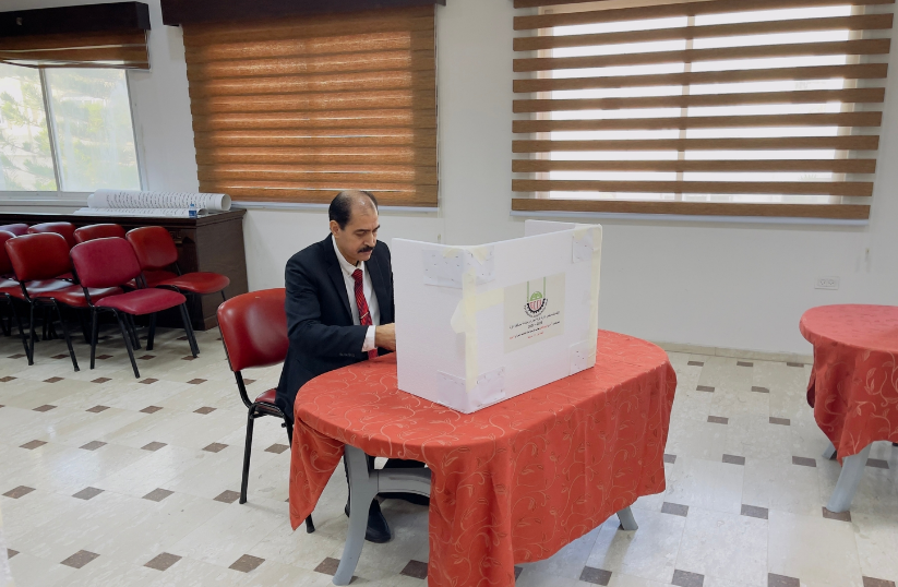 انطلاق عملية الانتخابات في غرفة تجارة محافظة غزة