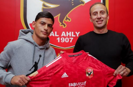 محمد الضاوي كريستو يبدأ تدريباته في صفوف الأهلي