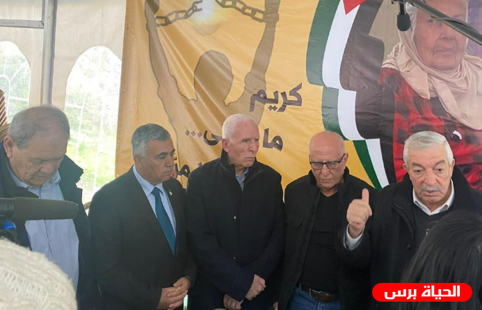 بعد زيارتهم لكريم يونس .. الاحتلال يلغي تصاريح ثلاثة من قادة 