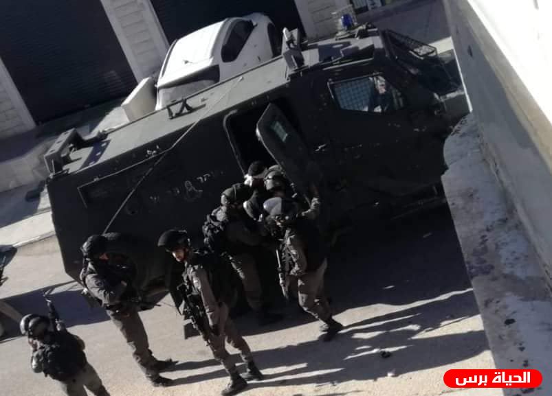 الاحتلال يعتدي على شخص من ذوي الاحتياجات ويعتقله غرب بيت لحم