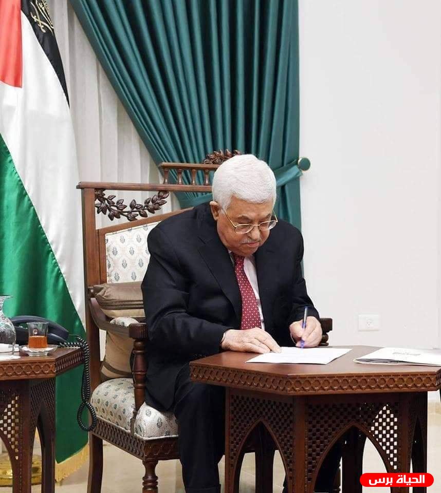 الرئيس عباس يهنئ نظيره الغامبي باحتفال بلاده بعيد الاستقلال