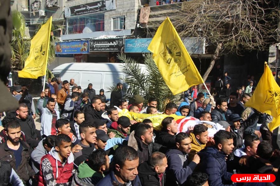 جماهير غفيرة تشيع جثمان الشهيد حسن نوفل في مخيم النصيرات