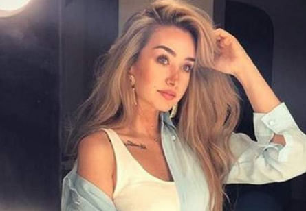 هند الزاهد ترتدي الجلباب الصعيدي