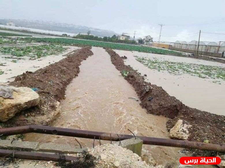 الشرطة تغلق جسر 