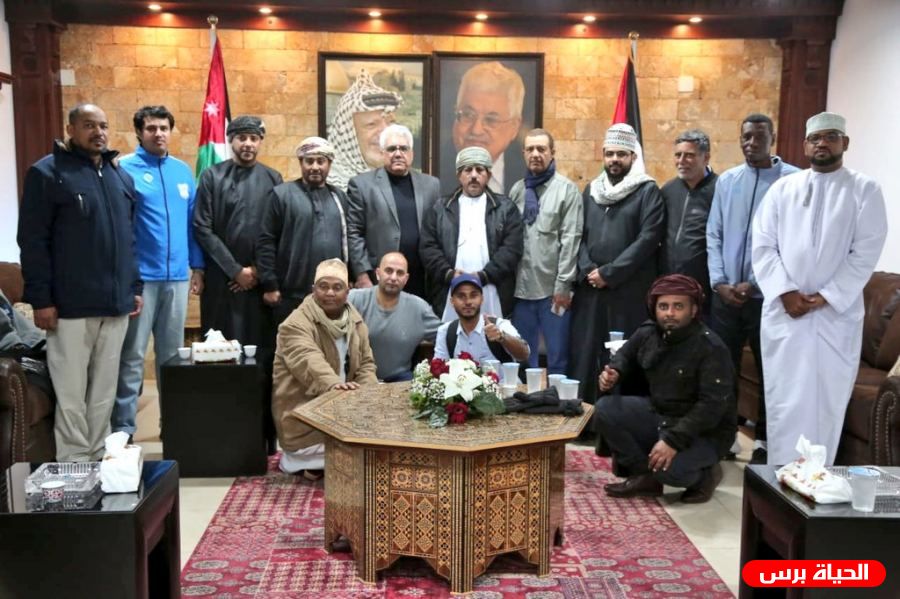 الرئيس عباس يستقبل فريق نادي النصر العماني لكرة القدم