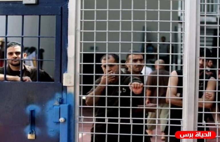 ثلاثة أسرى يدخلون أعوامًا جديدة داخل سجون الاحتلال
