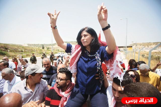 الاحتلال يفرج عن الأسيرة خالدة جرار على حاجز سالم غرب جنين