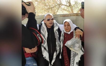 هيئة الأسرى تكرم أسيرا محررا من عزون