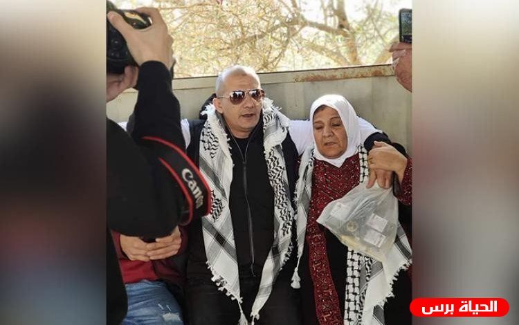 هيئة الأسرى تكرم أسيرا محررا من عزون