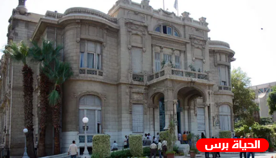 جامعة عين شمس المصرية تحظر ارتداء النقاب