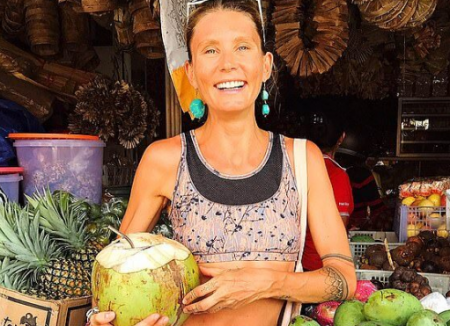 سيدة تعالج نفسها بعدم شرب الماء عاماً كاملاً كيف ذلك ..!!