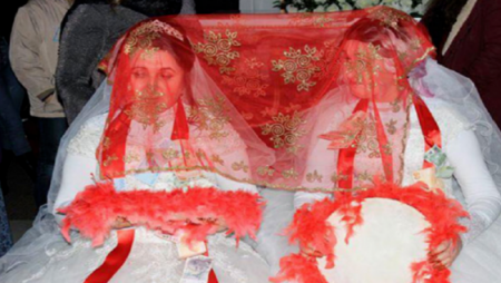 شاهد فيديو حفل زفاف لشقيقتين دون عريس 