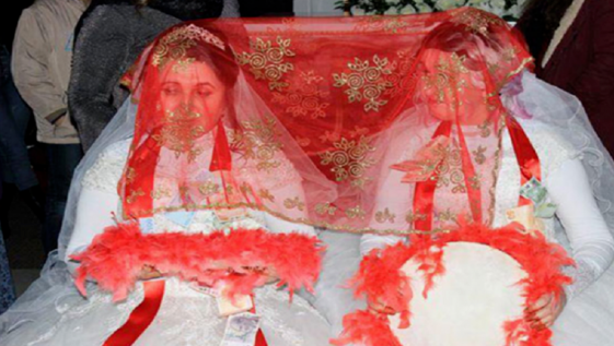 شاهد فيديو حفل زفاف لشقيقتين دون عريس 