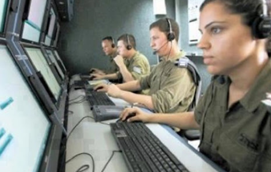 عميل إسرائيلي يناشد الاحتلال لإنقاذه