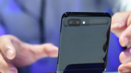 تعرف على مزايا وعيوب هاتف Samsung Galaxy Z Flip - غالاكسي زي فليب
