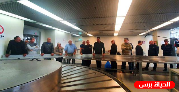 تجار فلسطينيون يدخلون للعمل داخل الأراضي المحتلة