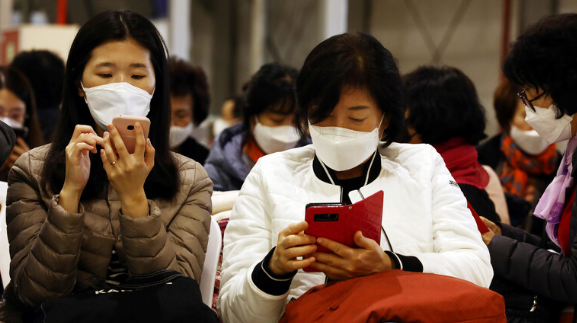 الاحتلال يرحل 400 سائح كوري جنوبي