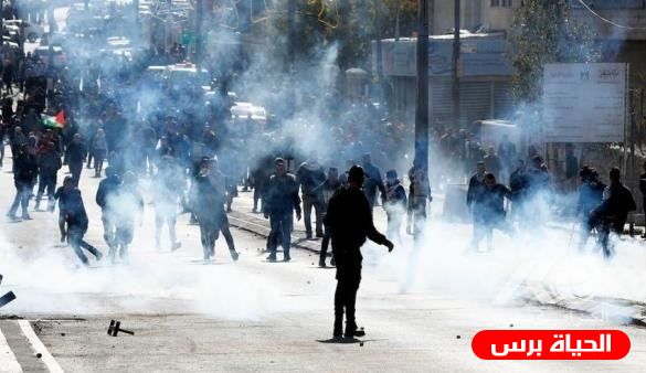 اصابات بالاختناق خلال مواجهات في مخيم العروب