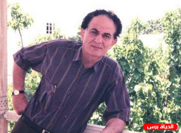 الرئيس يقلد الروائي والإعلامي زياد عبد الفتاح وسام الثقافة والعلوم والفنون 