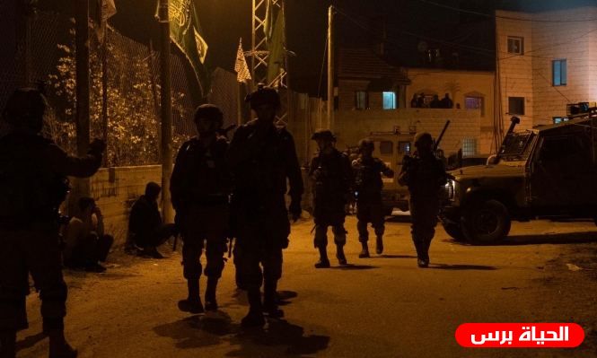 الاحتلال يعتقل أربعة مواطنين من الخليل بينهم طالب