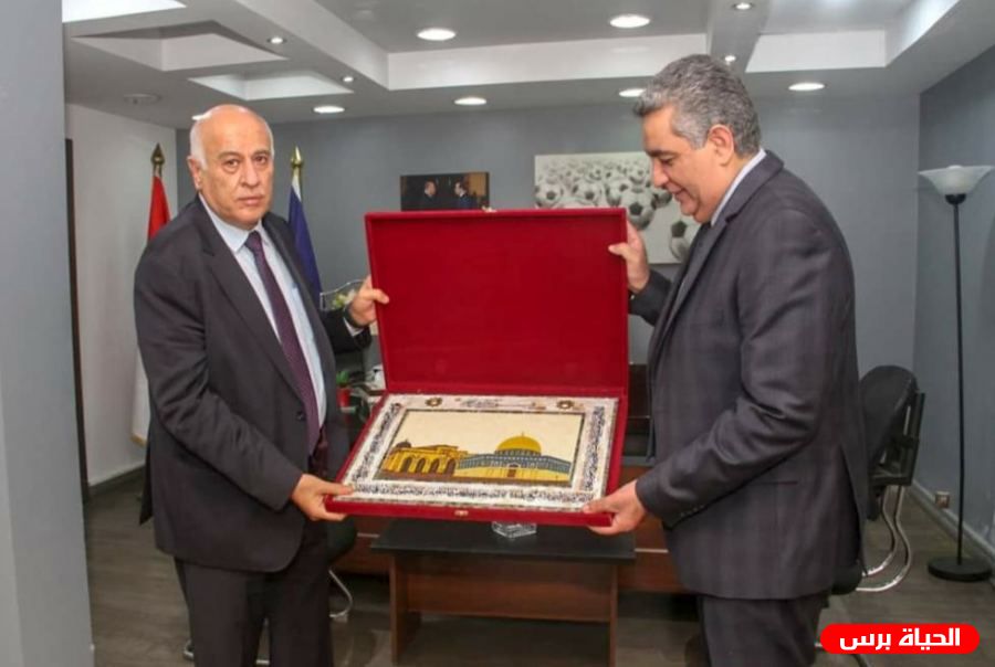 الرجوب يبحث مع رئيس الإتحاد المصري لكرة القدم التعاون المشترك