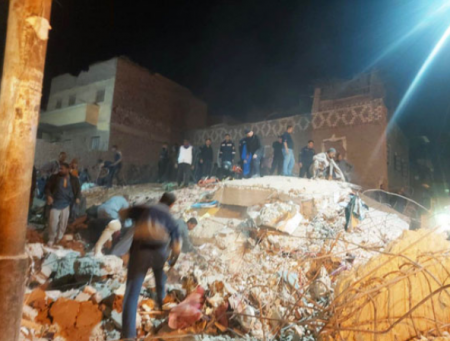 إنقاذ 9 أشخاص من تحت ركام عقار منهار في أسيوط